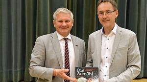Autor Rudolf Schlaipfer (re.) mit Bürgermeister Christian Sander