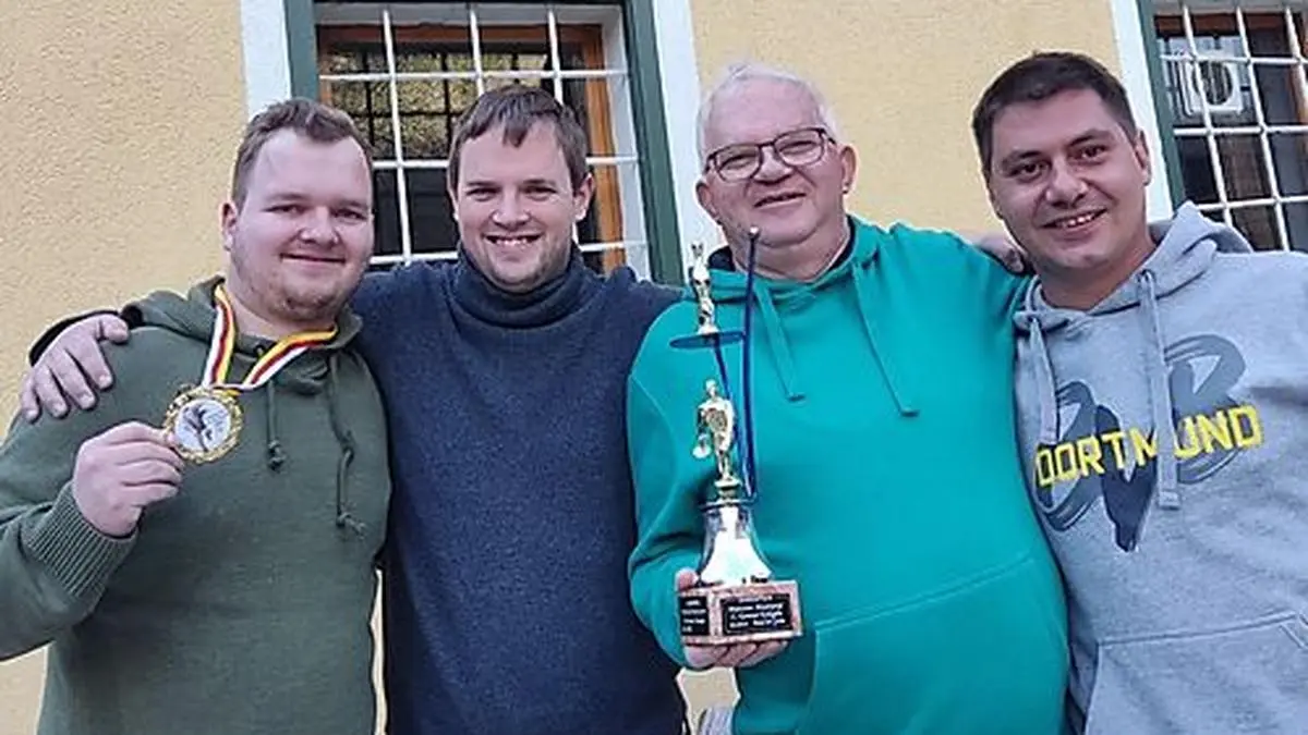 Das Siegerteam "Wimitz 16" konnte sich über den Wanderpokal freuen