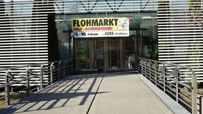Mittlerweile ist der Flohmarkt zu einem festen Bestandteil im Veranstaltungsreigen geworden. Die Aussteller kommen aus ganz Kärnten und der Steiermark. Heute und morgen von 09:00 bis 18:00 Uhr kann man so einiges ergattern.