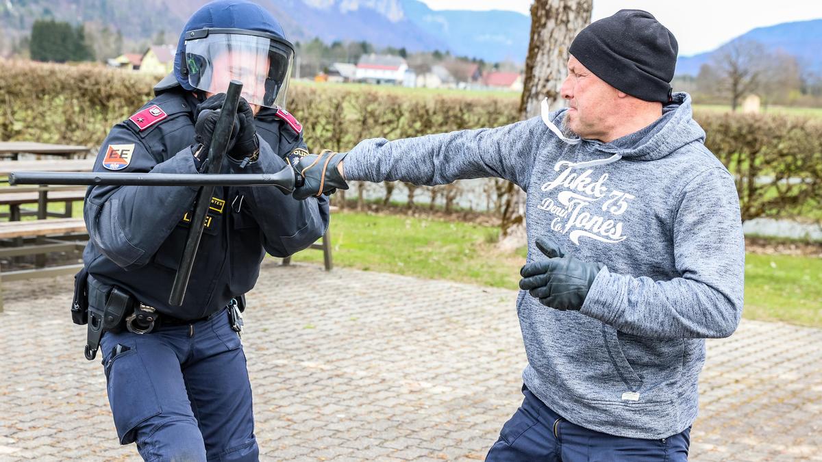 Üben für den Ernstfall: Insgesamt wurden im Vorjahr fast 200 Polizisten in Kärnten während ihres Dienstes verletzt, davon 64 bei Angriffen durch Dritte