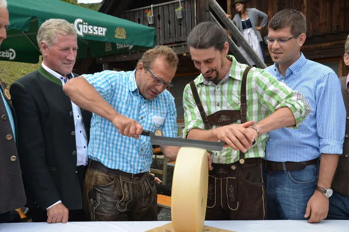 Aber auch der Gailtaler Almkäse wurde angeschnitten.