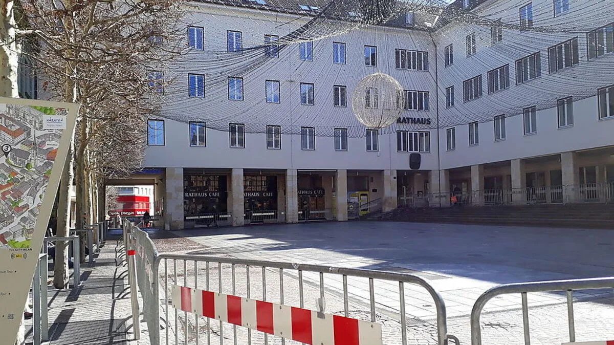 Nichts mehr zu sehen vom Eislaufplatz am Rathausplatz