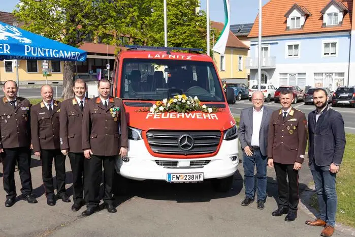 Ein besonderer Höhepunkt war die Ehrung von Bernard Loidl, der als langjähriger Förderer der Freiwilligen Feuerwehr Lafnitz ausgezeichnet wurde. Ihm wurde die steirische Florianiplakette in Bronze verliehen, als Zeichen der Anerkennung für seine Unterstützung. 