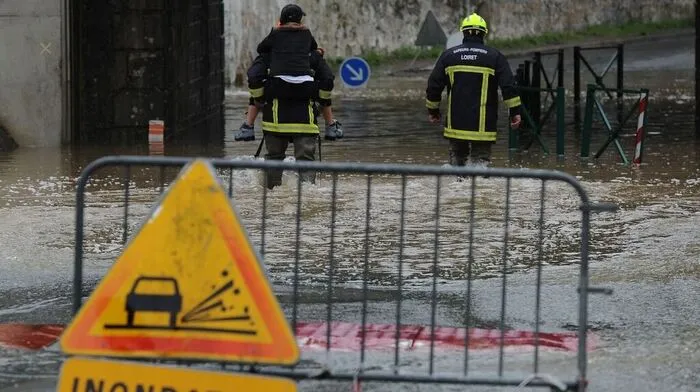 Überflutungen in Meung-sur-Loire südlich von Orleans