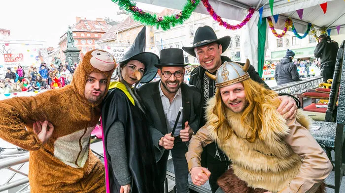 Die Promi-Jury: Facebook-Kasperl Marco Wagner, Kleine-Zeitung-Leserin Sonja Senkl, Magier Christoph Kulmer, Schlagersänger Oliver Haidt, Tanzprofi Willi Gabalier