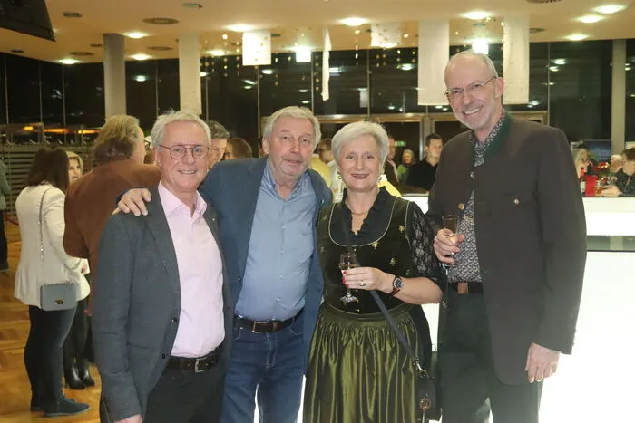 Klicken Sie sich durch die Bilder von Gästen und Musikern vom Abendtermin des Stefanikonzertes der Stadtkapelle Wolfsberg.
