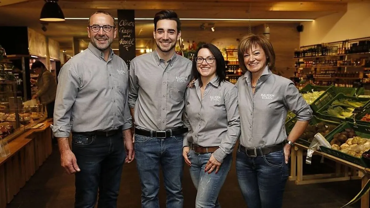 Hinter dem Bauernstadl steht die Familie Trummer – Hans, David, Lisa und Sonja