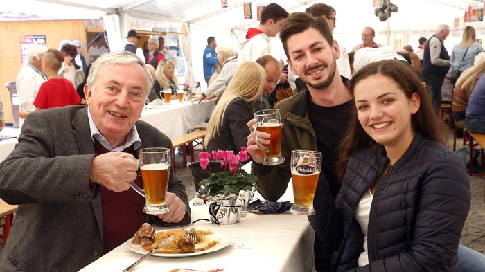 Letzten Samstagvormittag lud der FSK-Fanclub zu seinem zünftigen Bockbieranstich auf den Fürstenfelder Hauptplatz.