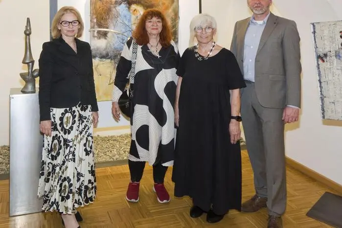 Vizebürgermeister René Jäger begrüßte die Gäste und gab einen kurzen Überblick über die traditionsreiche Künstlervereinigung. Die Sezession Graz zählt zu den ältesten Vereinigungen bildender Künstler in der Steiermark.
