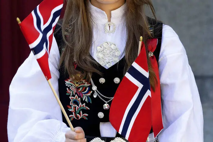 Heiß umschwärmt ist auch Prinzessin Ingrid Alexandra. Sie steht an zweiter Stelle der norwegischen Thronfolge. Erst vor kurzem soll sie sich von ihrem Freund getrennt haben und damit wieder Single sein. 