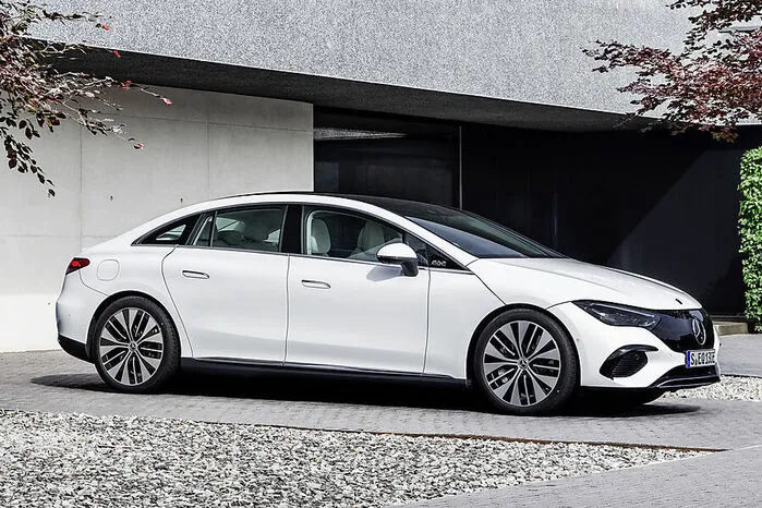 Danach wird es auch stärkere Varianten mit bis zu 500 kW (680 PS) und solche mit Allradantrieb geben.