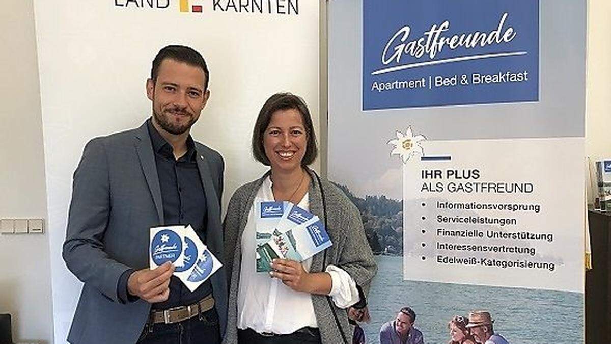 Tourismusreferent Sebastian Schuschnig hat am Mittwoch gemeinsam mit der Obfrau des Privatvermieterverbandes, Silke Egger, den neuen Markenauftritt vorgestellt