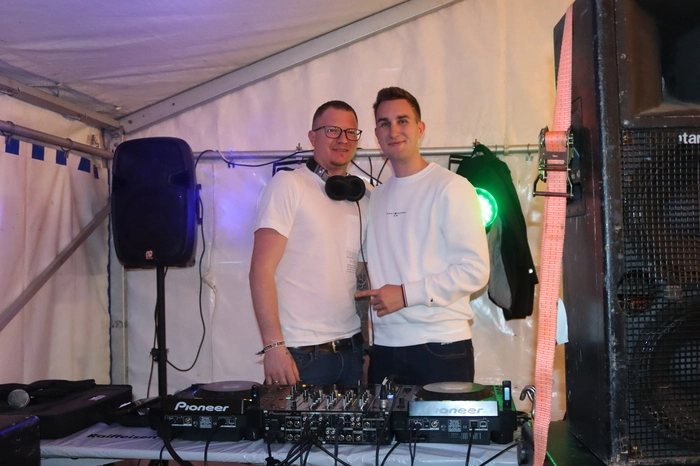 Die DJs von Soundsociety sorgten in der Disco und im Raucherzelt (welches auch von Nichtrauchern bevölkert wurde) für zusätzliche Partystimmung.