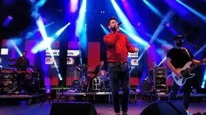 Revolverheld heizte den Zuschauern kräftig ein