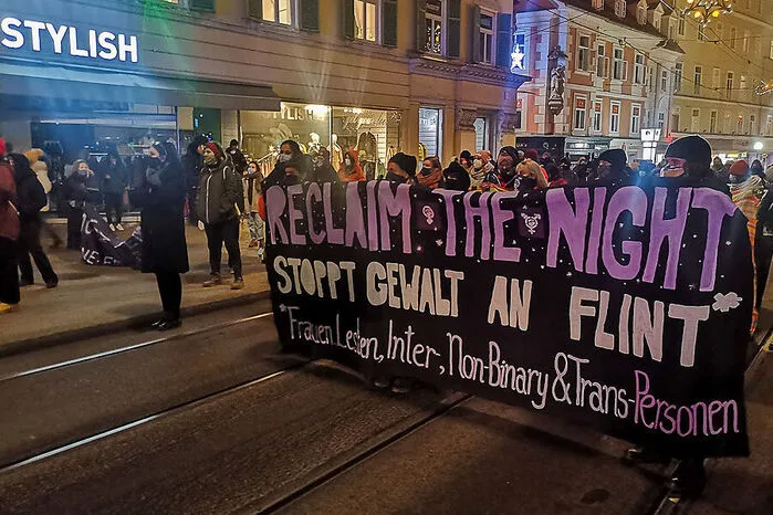 Unter dem Motto "Reclaim The Night" gingen unzählige Personen gegen Gewalt an Frauen auf die Straße.
