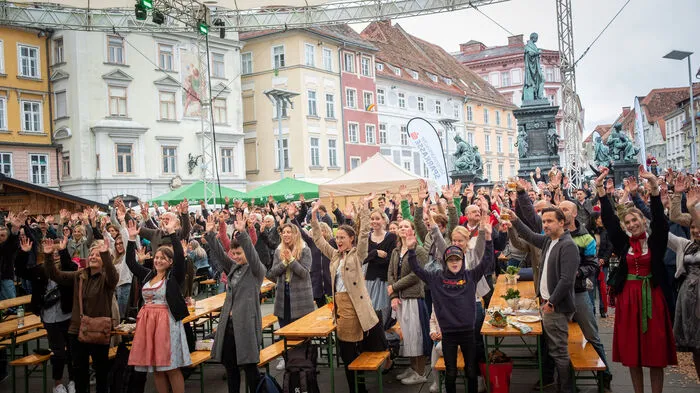 Endlich wieder so richtig aufsteirern! Nach zwei Jahren pandemiebedingter Einschränkungen durfte heute um so ausgelassener gefeiert werden. Die Freude war den Besuchern regelrecht ins Gesicht geschrieben.