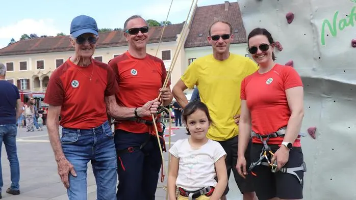 Einen Tag nach dem Businesslauf zeigten sich die Brucker Vereine am Hauptplatz in all ihrer Vielfalt