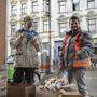 Moritz Welsch (21) und David Sonnenbaum (35) sind Dumpster – sie essen, was andere wegwerfen