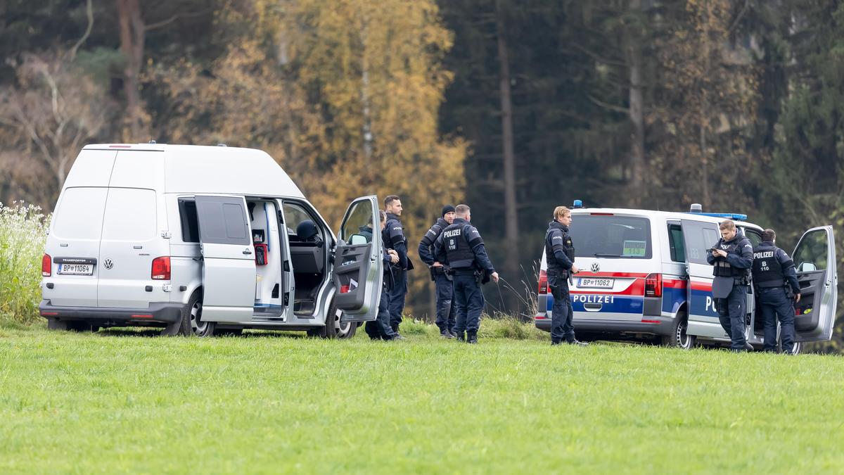 Polizei im Umfeld der Fundstelle bei Altenfelden