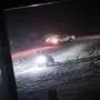 Einzelbild aus einer Videosequenz: Auto-Drifter bei Nacht und Neuschnee | Quad, Pick-ups & Co. driften bei Neuschnee am Parkplatz vor dem Gasthaus „Weinofenblick“