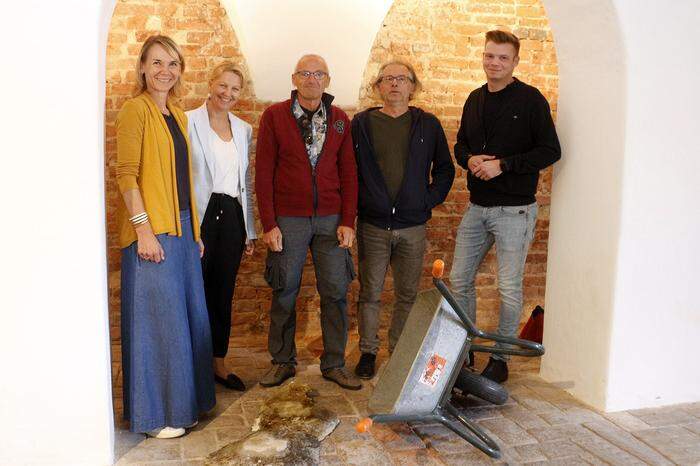 Matinee zur 8.Wasser-Biennale mit dem Künstler Alfred Graf (Bildmitte), Jasmin Haselsteiner-Scharner, Günther Pedrotti und Gregor Sommer (v.l.)