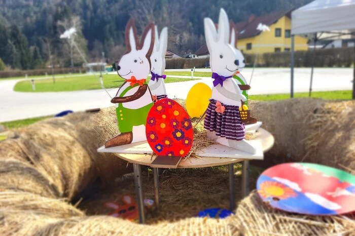 Isabella Felfernig war am Gurnitzer Ostermarkt unterwegs und fand unter anderem diese vier Osterhasen.