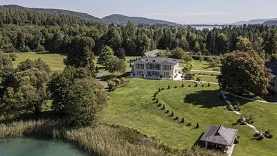 Seit 15 Jahren ist die Luxusvilla von Hans Tilly im Naturschutzgebiet am Wörthersee vom Abriss bedroht