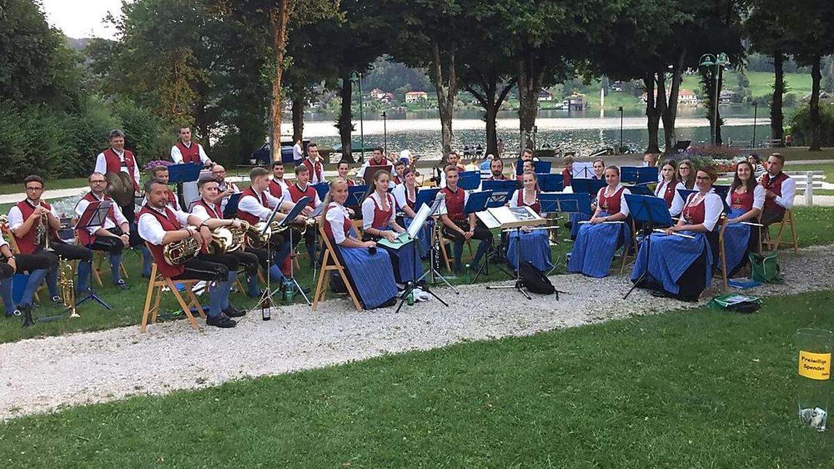 TK Seeboden bei der öffentlichen Probe im Blumenpark 