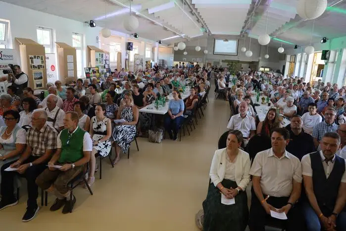Unter dem Motto „Gemeinsam wachsen“ versammelten sich Vertreter der Pfarren Bad Radkersburg, Halbenrain, Deutsch Goritz, Kapfenstein, Klöch, Mureck, St. Anna am Aigen, Straden und Tieschen in St. Anna, um den vor wenigen Jahren entstandenen Zusammenschluss gebührend zu feiern