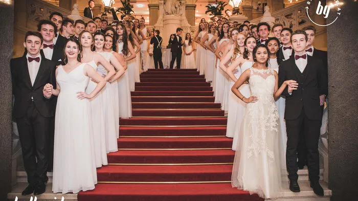 Unter dem Motto "Le Coeur Rouge - Ein echt heißer Abgang" feierten am Samstagabend (19. November 2016) die Maturanten der Sacre Coeur ihren Maturaball. Zur Mitternachtseinlage wurde den Ballgästen, bei stilvollen Rhythmen so richtig eingeheizt.