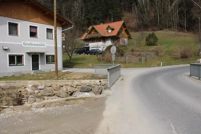 Ein Murenabgang richtete in Küche, Gastzimmer und Saal große Schäden an. 