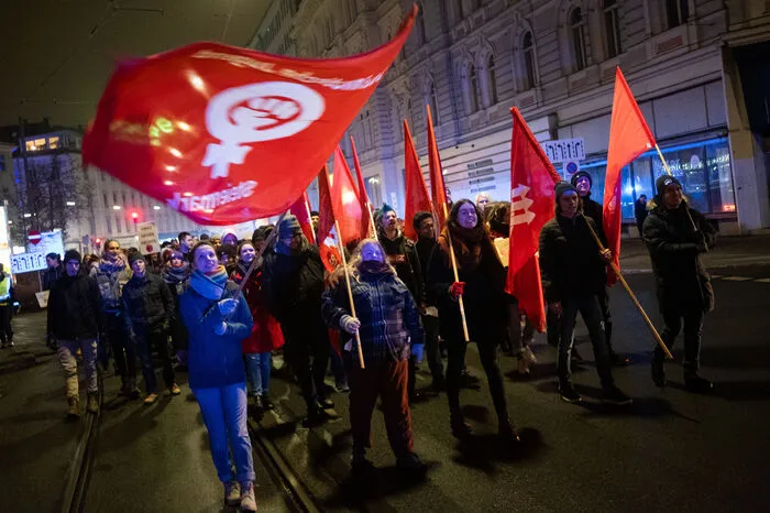 Allen voran die Sozialistische Jugend, die einen „rechtsextremen Vernetzungsball“ ortet.