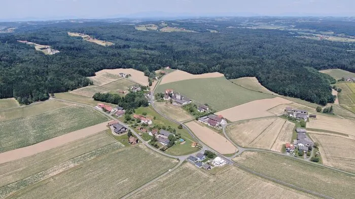 Die Umgebung von Wolfsberg im Schwarzautal einmal in der Vogelperspektive.