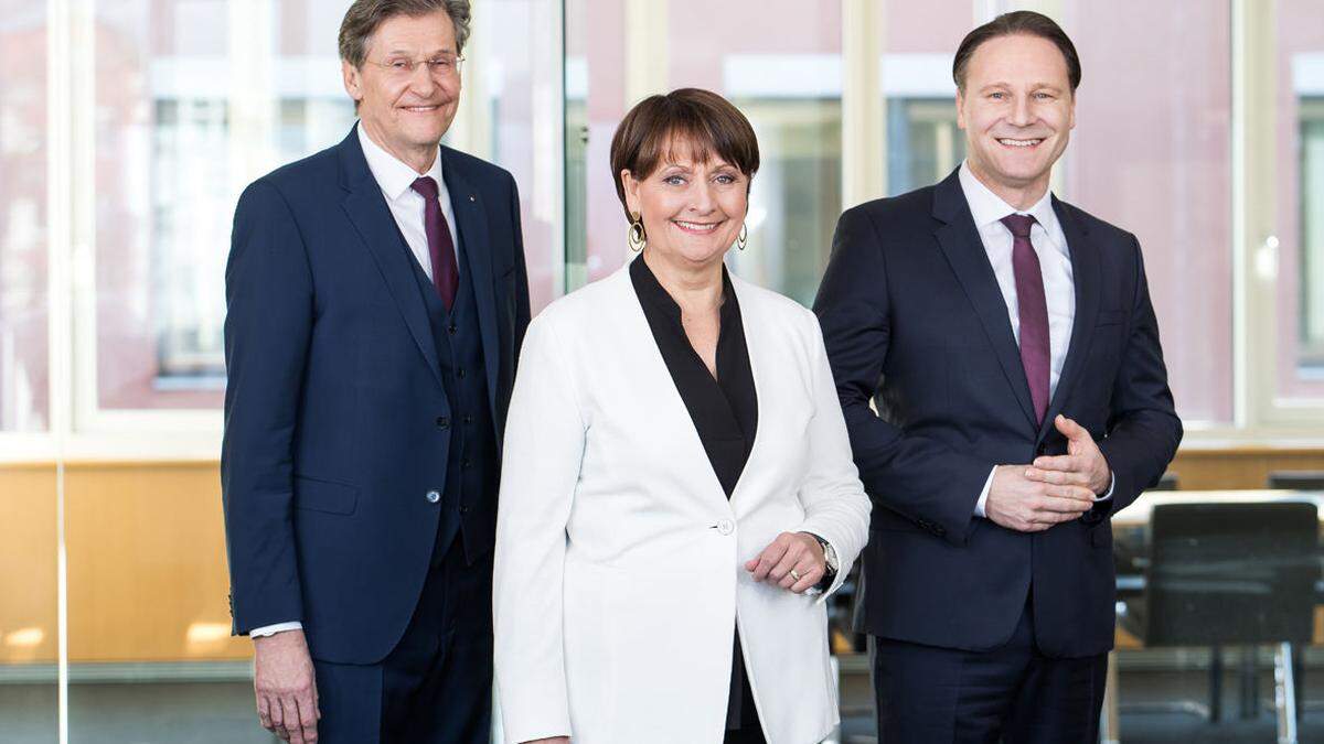 BKS Bank-Vorstandsvorsitzende Herta Stockbauer, flanktiert von Vorstand Dieter Kraßnitzer und Vorstand Alexander Novak