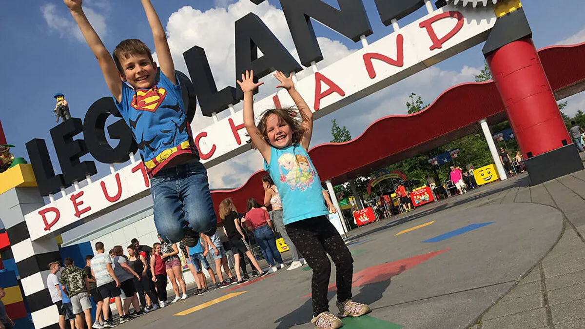 Die Begeisterung war grenzenlos: Paul (8) und Sarah (4) bereisten das Legoland