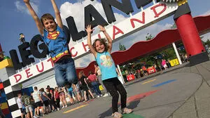 Die Begeisterung war grenzenlos: Paul (8) und Sarah (4) bereisten das Legoland