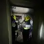 Das Haus war bereits stark verraucht; die Feuerwehr konnte nur mit Atemschutz vordringen