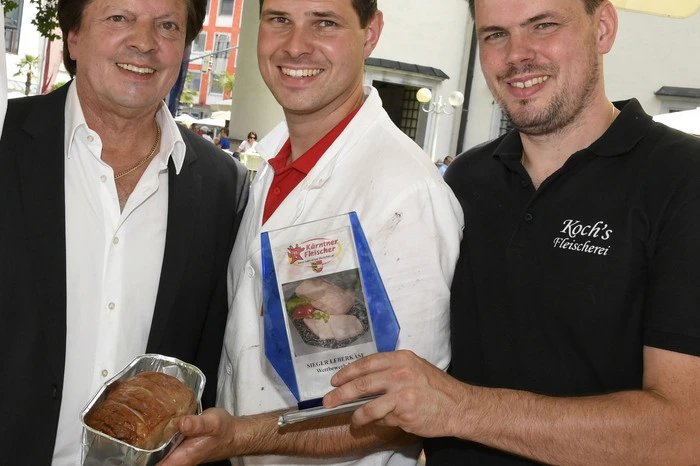 Der beste Leberkäse, bewertet von einer Promijury, von sieben Spezialisten zubereitet, kommt aus Spittal, von der Firma Koch, wo nicht weniger als drei Familienmitglieder Fleischermeister sind.