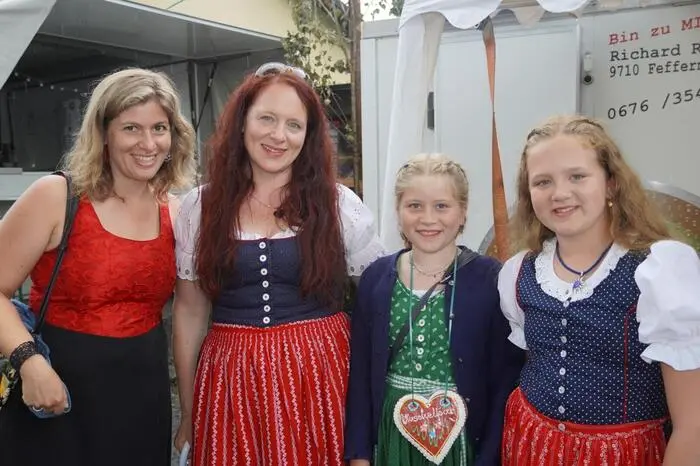 Der Kirchtag, organisiert von der Molzbichler Zechgemeinschaft mit Obmann Mathias Uggowitzer sowie dem  Zechmeisterpaar Nico Steinwender und Ina Vonmiller, begann mit einem Festgottesdienst 