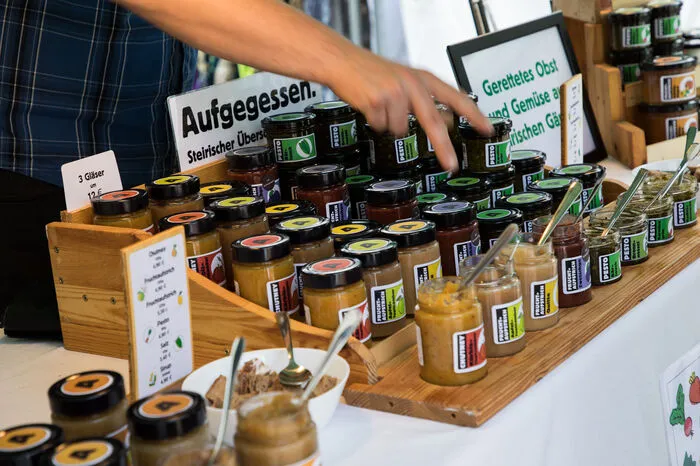 ... kleine Stände mit veganen Spezialitäten...