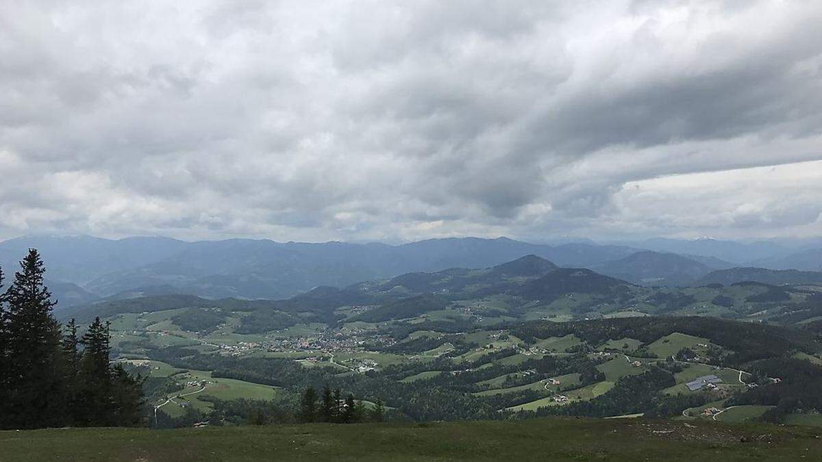 Vom Schöckl aus Richtung Norden: So wird es wohl auch am Wochenende sein. Wechselhaft, aber nicht ganz schlecht