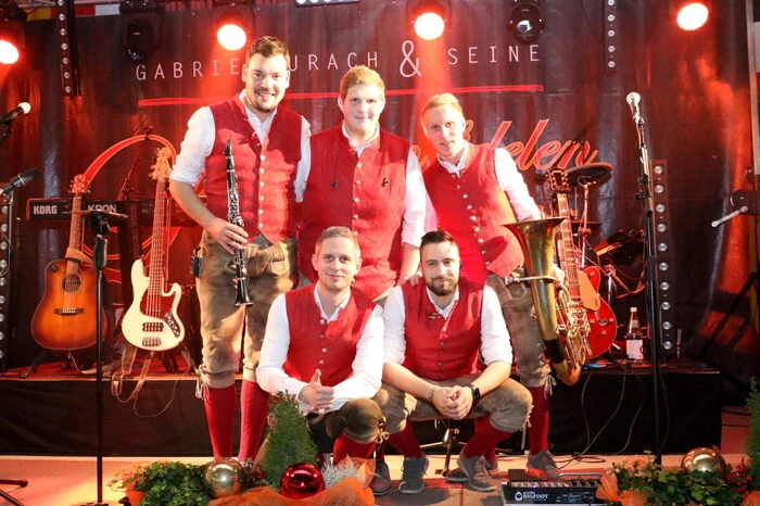 Übrigens: Die optimale Musik kam von den „Jungen Fidelen Lavanttalern“.  