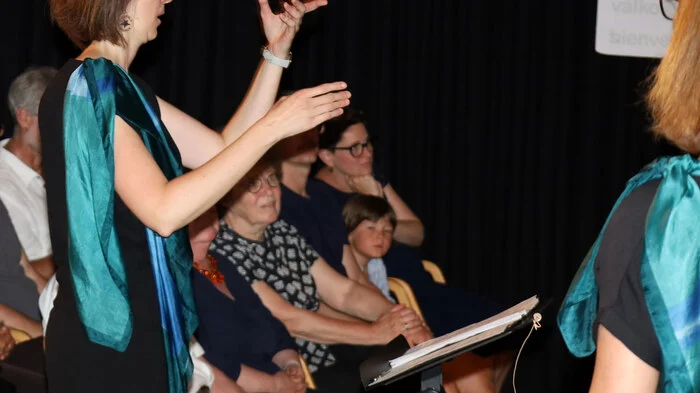 Unter der musikalischen Leitung von Christina Kleinfercher hat sich das Ensemble Vivace in den letzten beiden Jahren verdoppelt und ist auf über 30 ChorsängerInnen angewachsen.