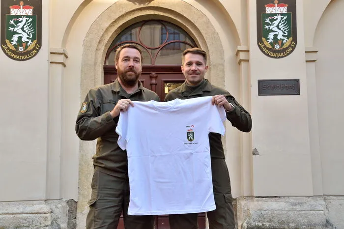 Als kleines Dankeschön erhielten alle Milizsoldaten ein Miliz-T-Shirt. Für weitere Bilder klicken Sie sich durch!