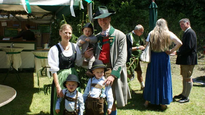 Sonntag war es wieder soweit. Der Oberlandlerkirchtag ging zum 28. Mal auf der Massenburg in Leoben über die Bühne.