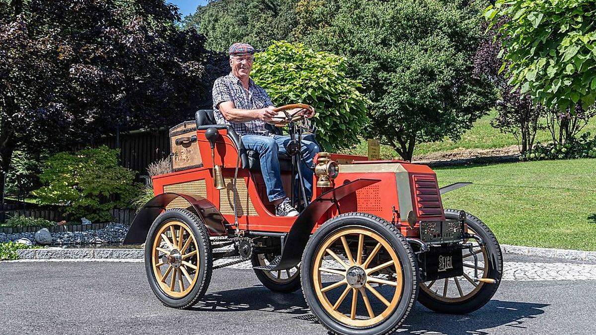 Stolzer Besitzer und Lenker des „leichten Motorwagen Albl Phönix“: Josef Schnalzer