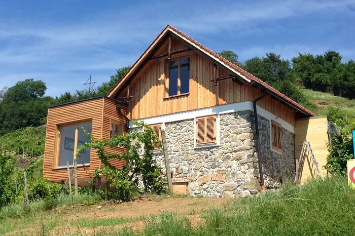 Energieeffizient geheizt wird das Presshaus über eine Wärmeluftpumpe.