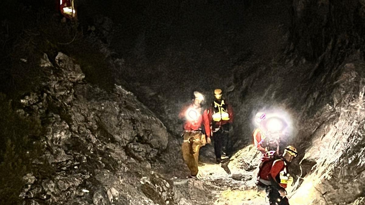 Acht Villacher Bergretter machten sich nach der Alarmierung sofort auf den Weg zur verirrten Wanderin