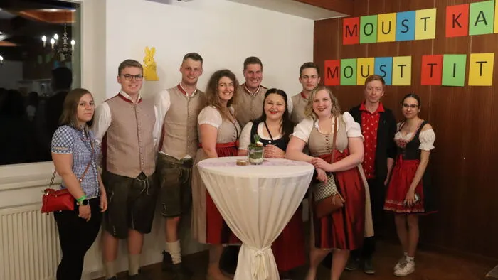 Zahlreiche LJ-Mitglieder aus Kärnten und der Steiermark trafen sich am Ostertanz der LJ Reichenfels.