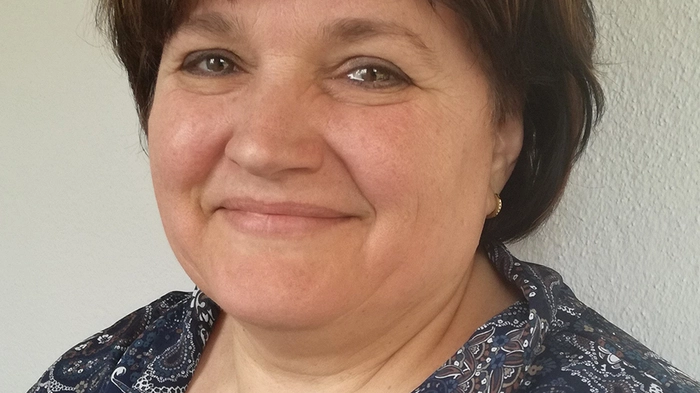 Türdekorationen aus Naturmaterialien wie Heu, Kräutern und Blumen gestaltet Monika Absenger aus Gnas. Als Hausfrau und Mutter suchte sie vor 20 Jahren eine neue Herausforderung und fand sie im Verein EigenArt, den sie nunmehr leitet. Absenger gestaltet auch individuelle Stücke aus Papier, erhältlich in der Ottersbachmühle in St. Peter am Ottersbach.